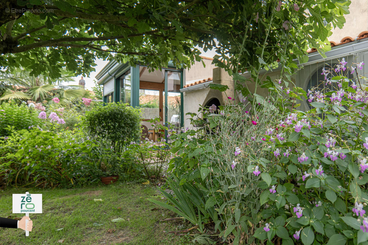 Maison à LA CHAIZE-LE-VICOMTE