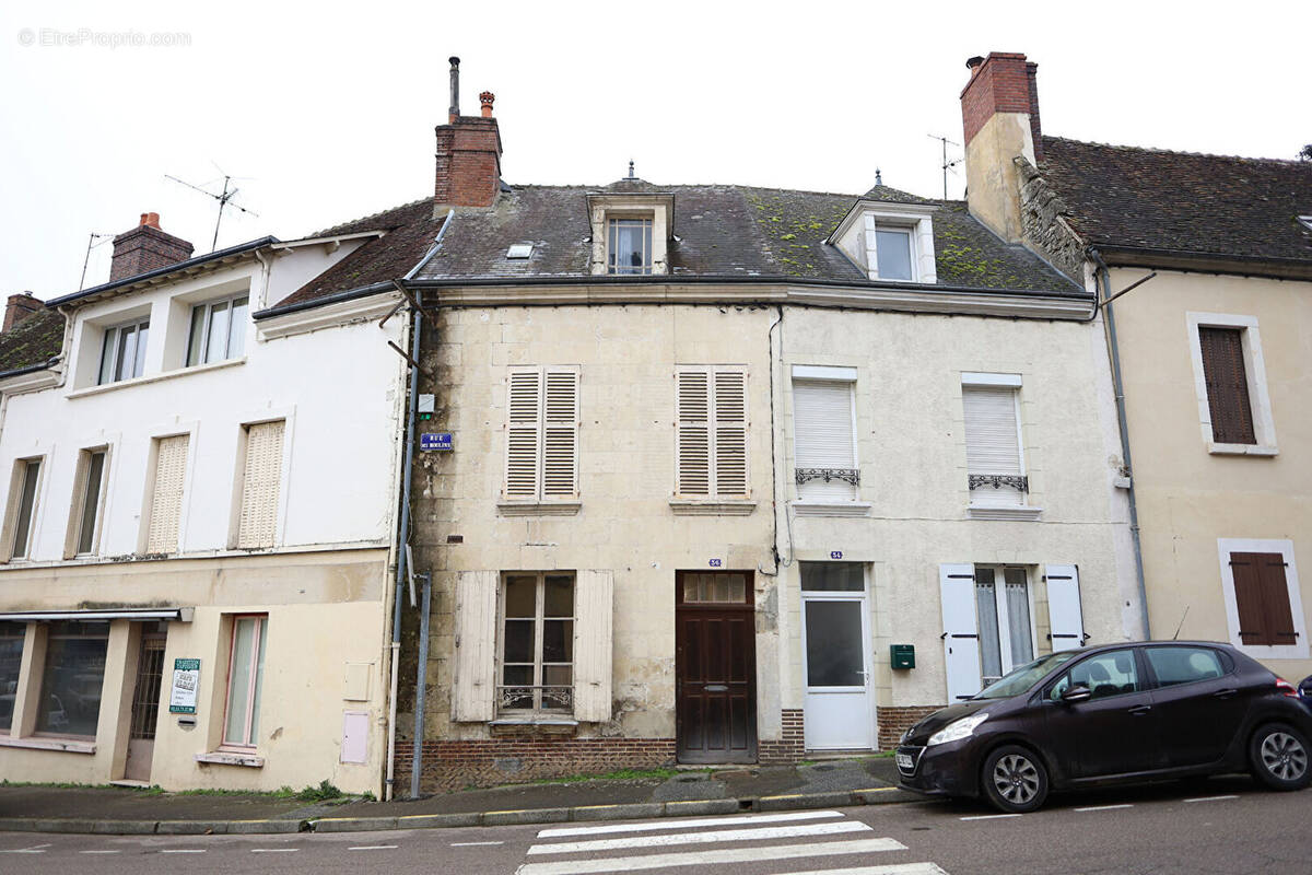 Maison à REMALARD