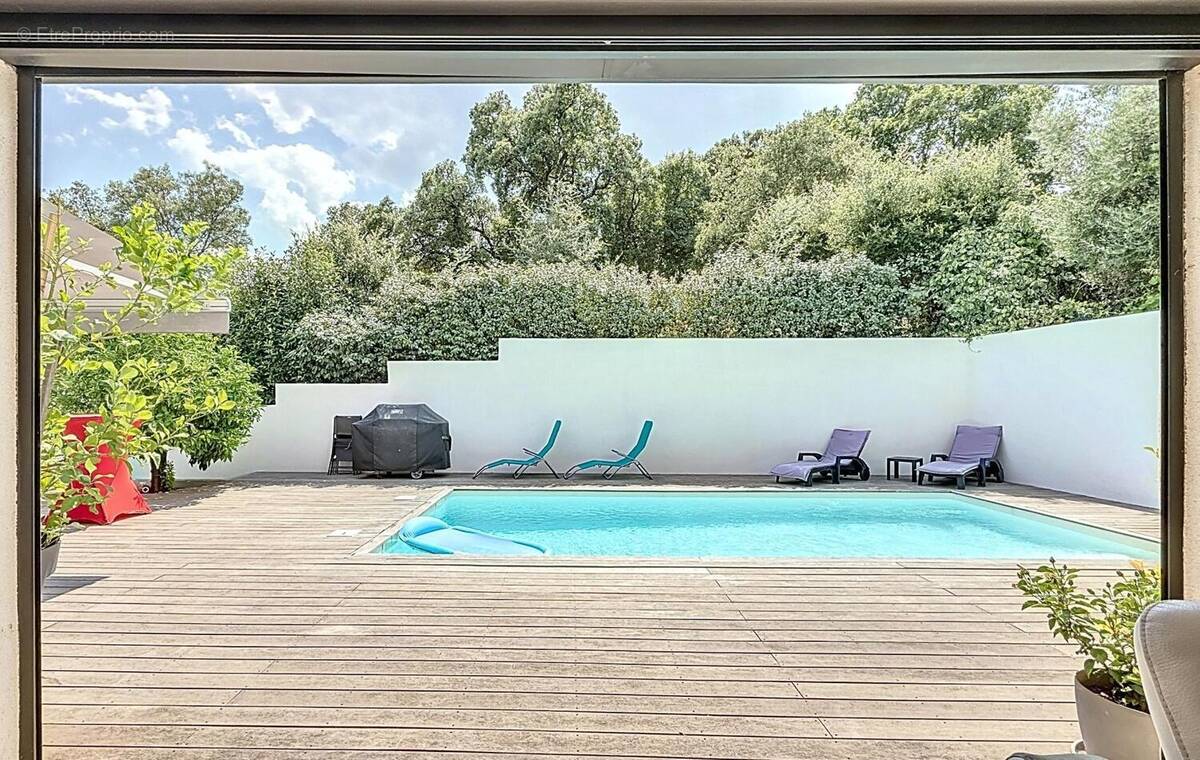 Photo 1 - Maison à ROQUEBRUNE-SUR-ARGENS