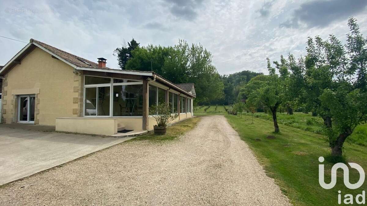 Photo 2 - Maison à JUILLAC