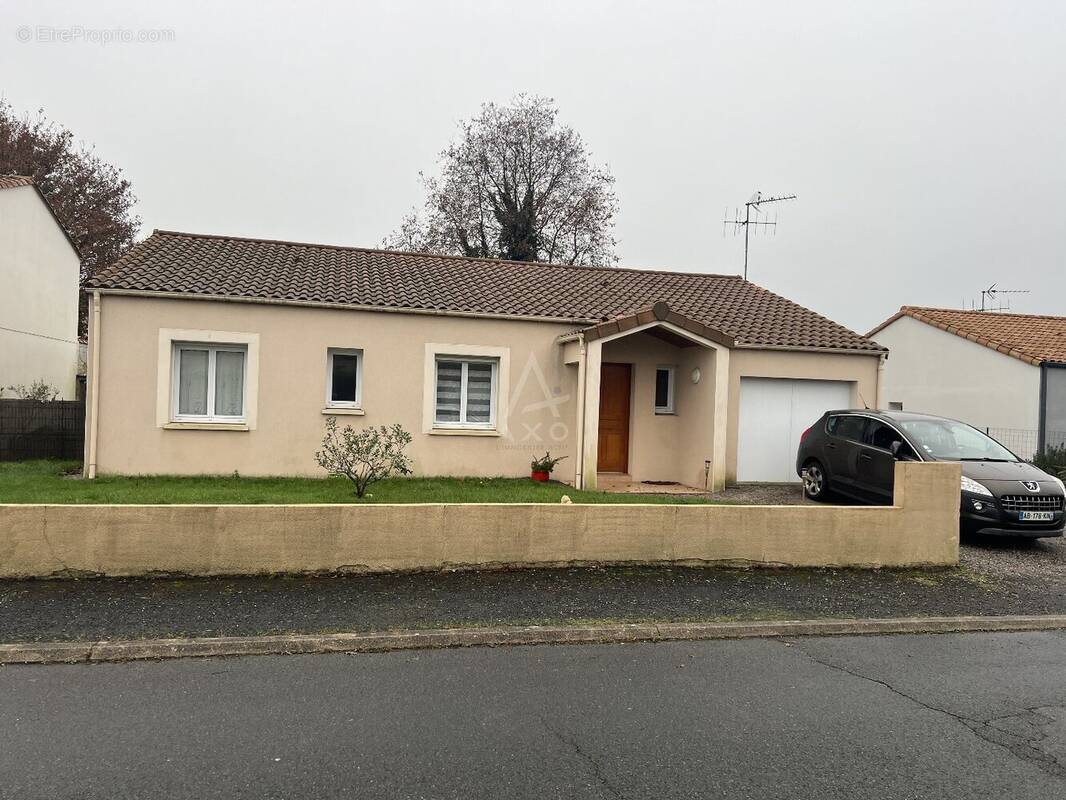 Maison à MONTAIGU