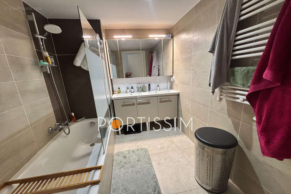 Appartement à VALLAURIS