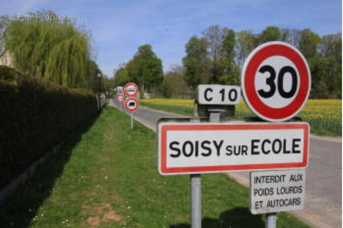 Terrain à SOISY-SUR-ECOLE