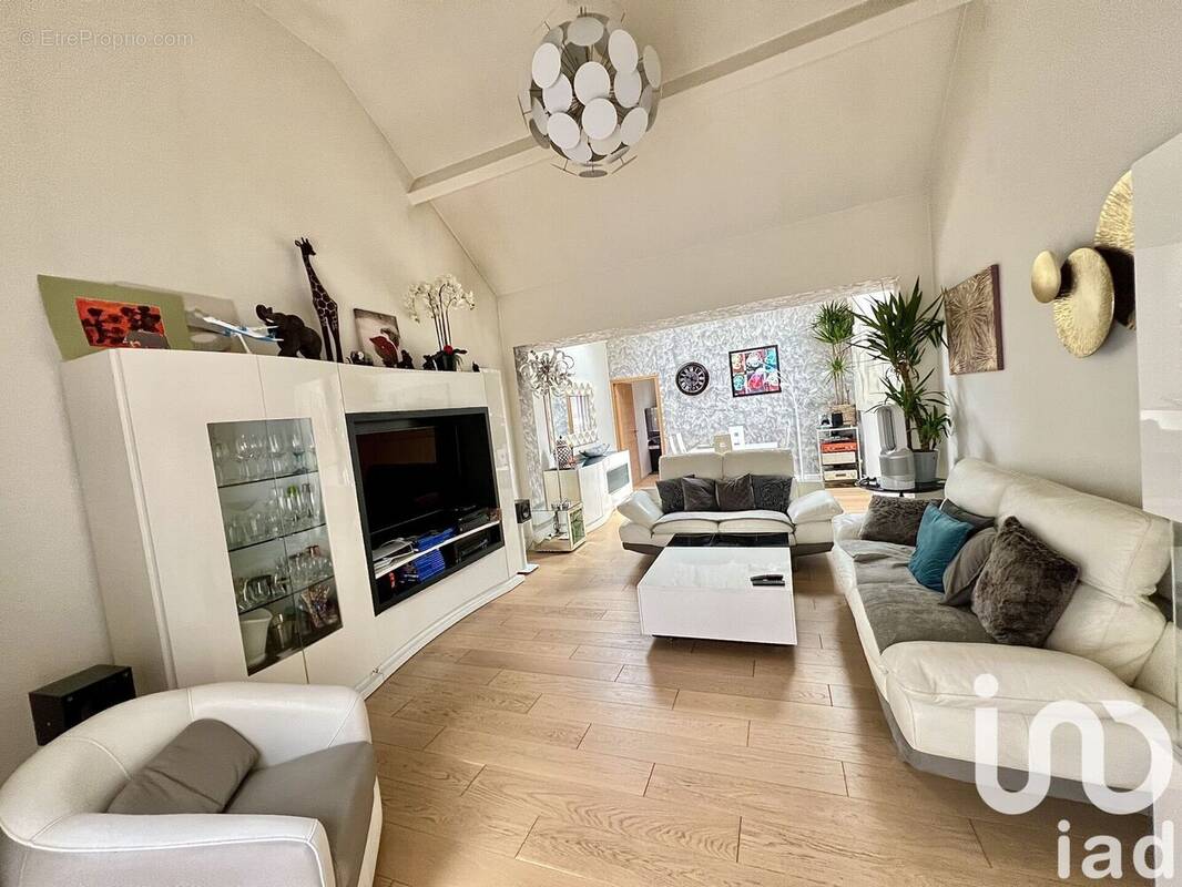 Photo 1 - Maison à VILLIERS-SUR-ORGE