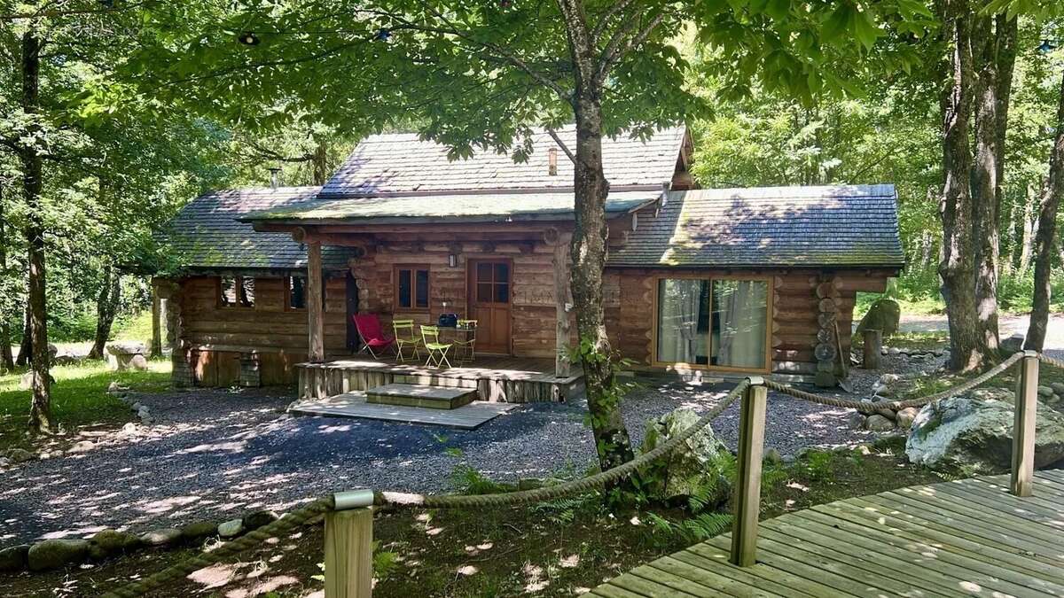 Maison à CAMPS-SAINT-MATHURIN-LEOBAZEL