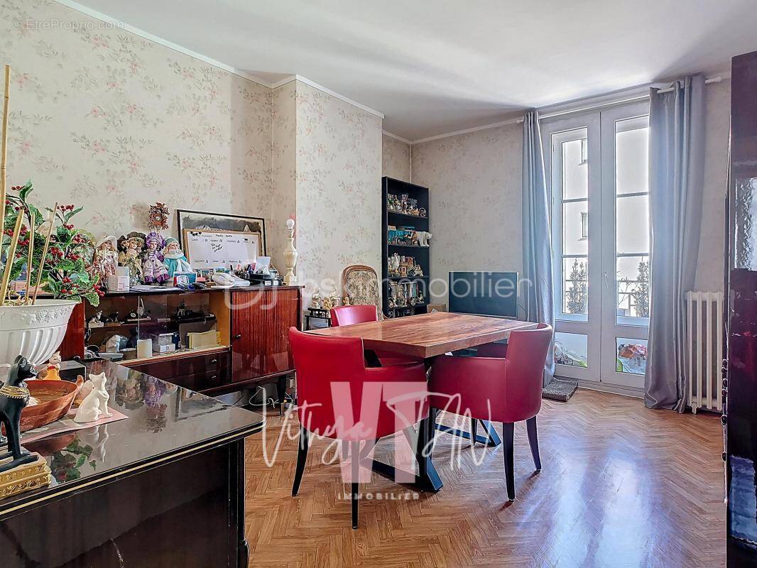 Appartement à CHARENTON-LE-PONT