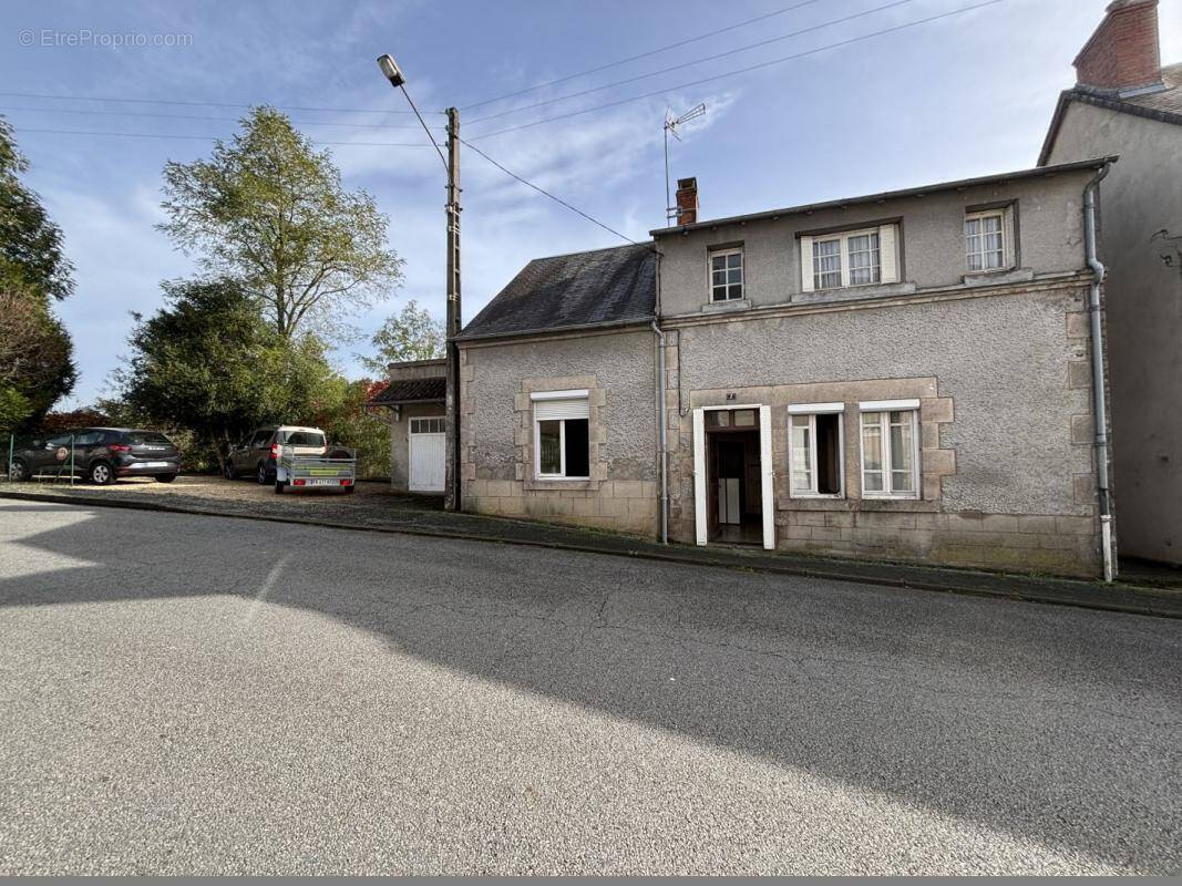 Maison à BOUSSAC