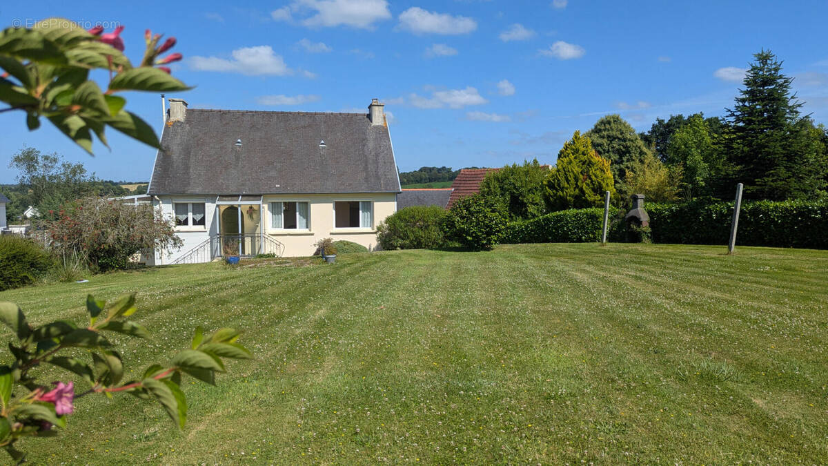 Maison à PLOUEGAT-MOYSAN