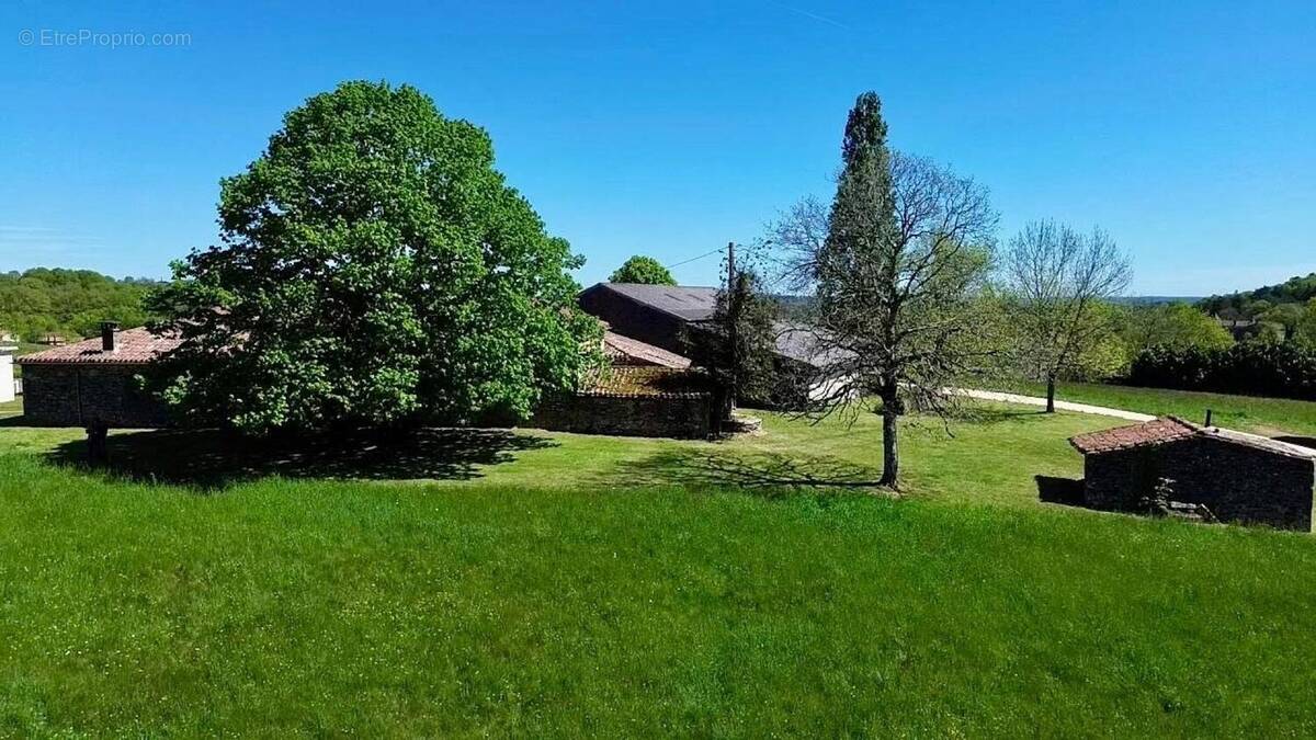Photo 1 - Maison à CUZORN