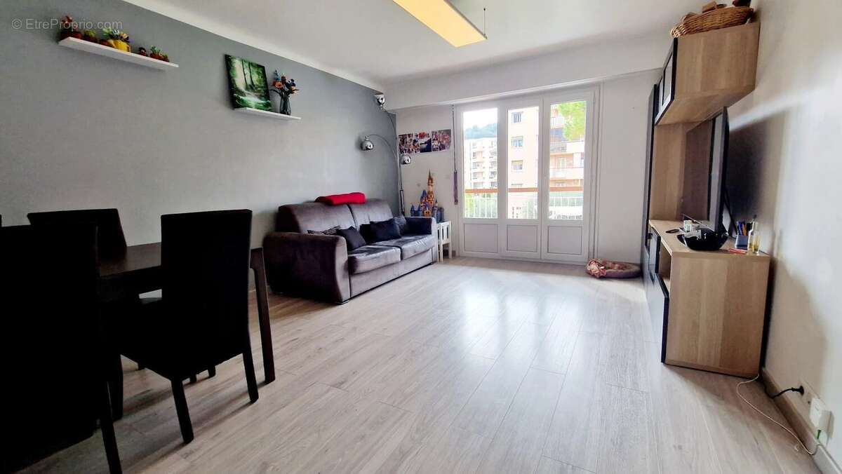 Appartement à ROQUEBRUNE-CAP-MARTIN