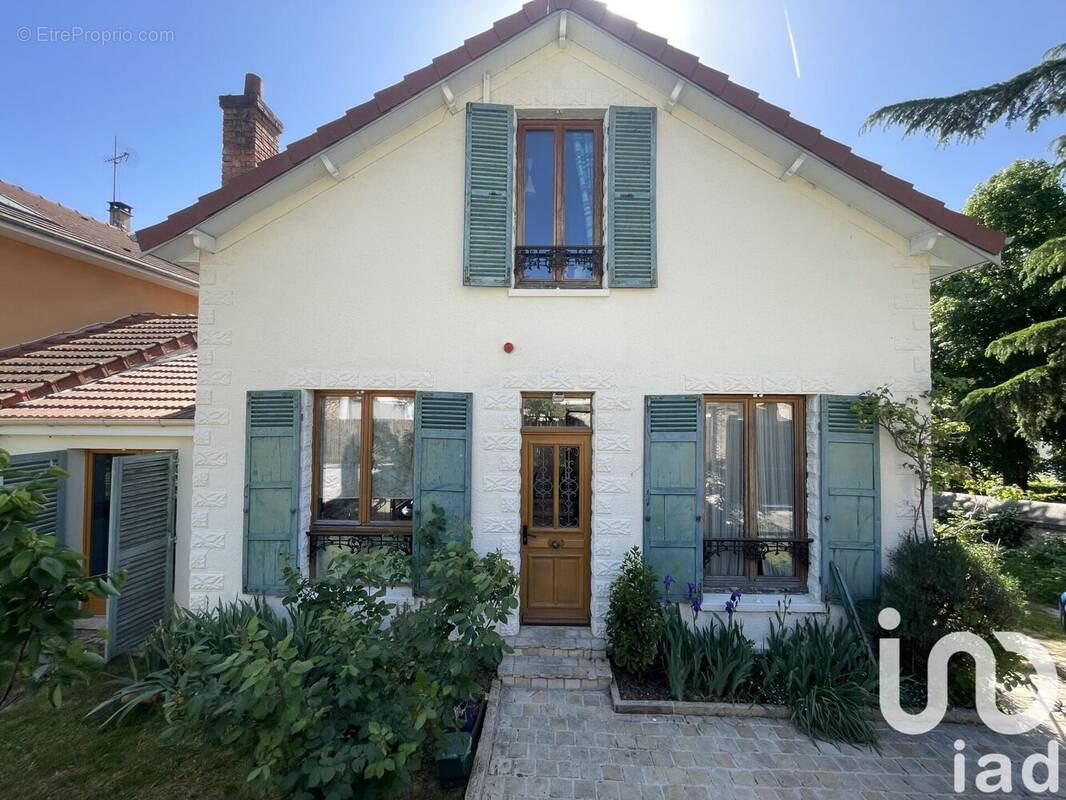 Photo 1 - Maison à BURES-SUR-YVETTE