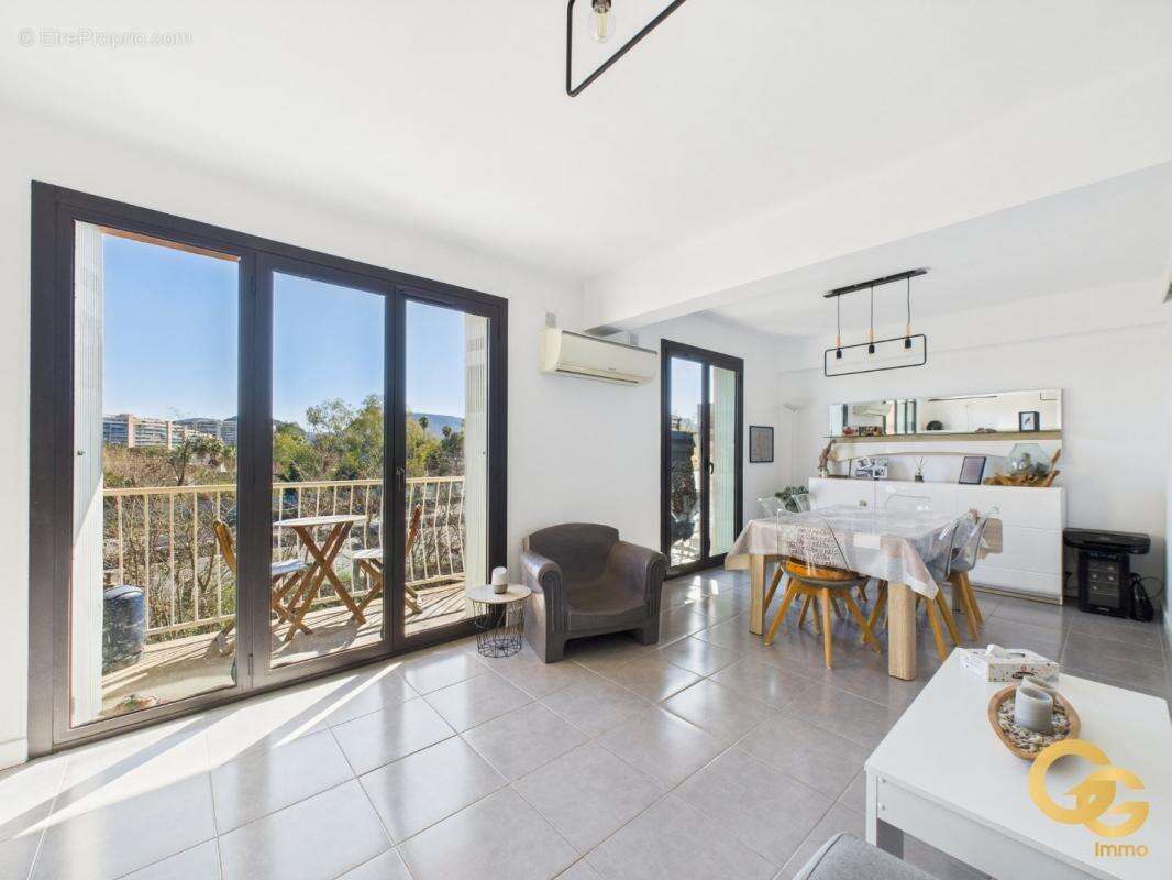 Appartement à MANDELIEU-LA-NAPOULE