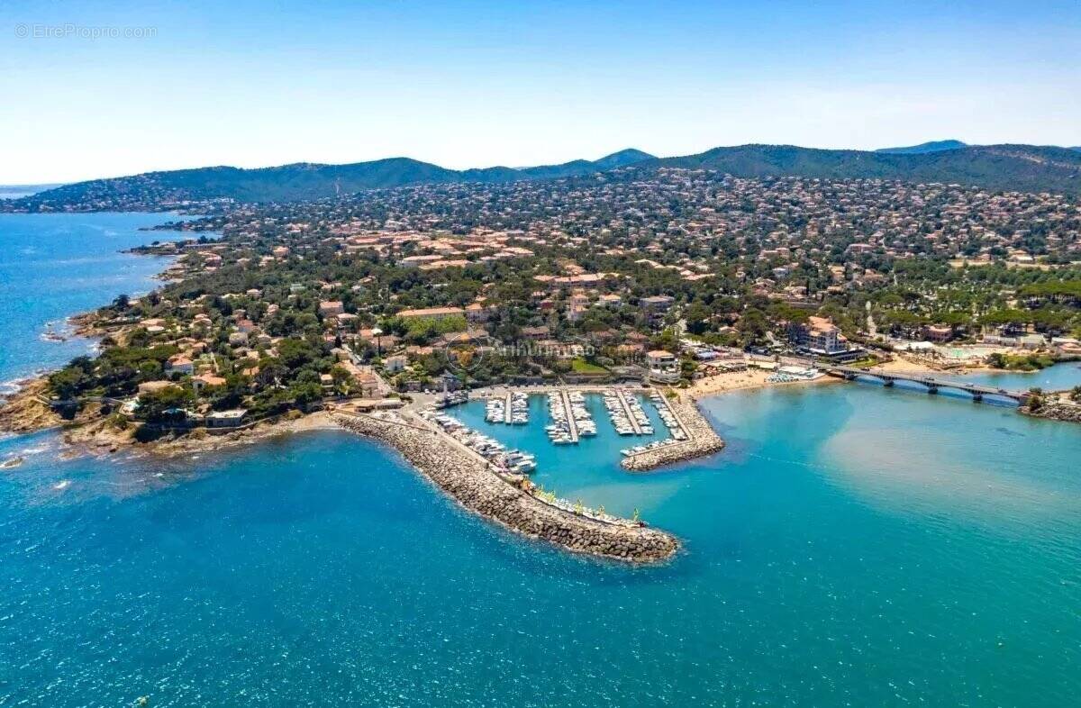 Terrain à FREJUS