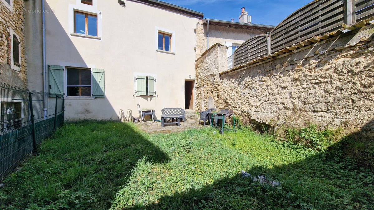 Appartement à SORCY-SAINT-MARTIN