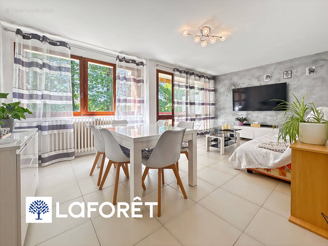 Appartement à SAINTE-GENEVIEVE-DES-BOIS