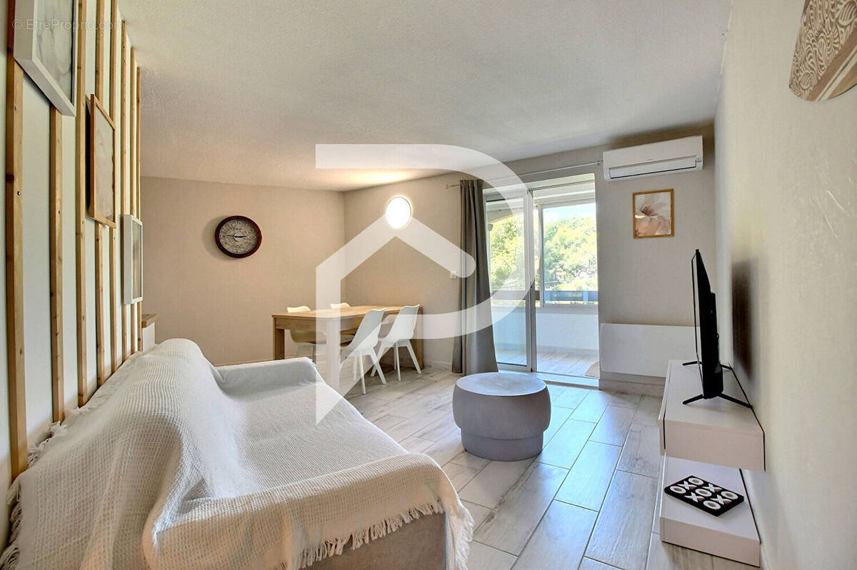 Appartement à BORMES-LES-MIMOSAS