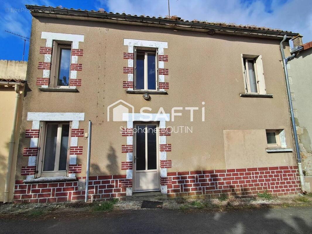 Photo 1 - Maison à BAZOGES-EN-PAREDS