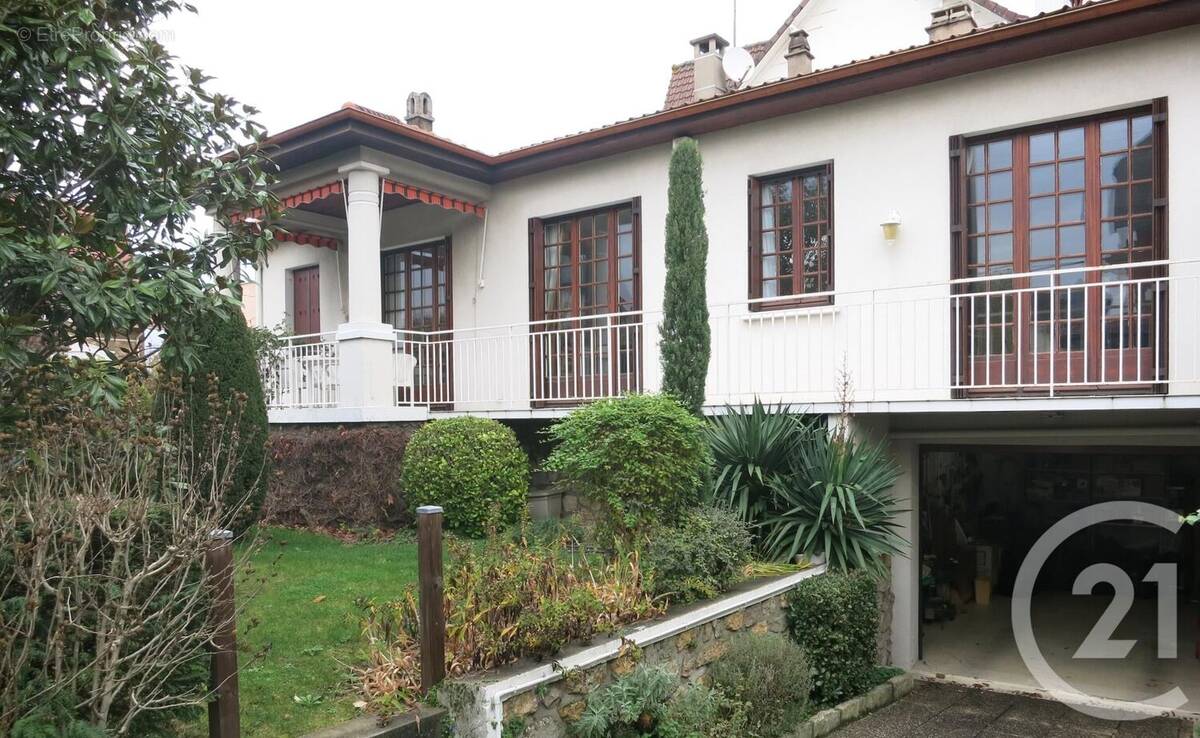 Maison à SAINT-MAUR-DES-FOSSES