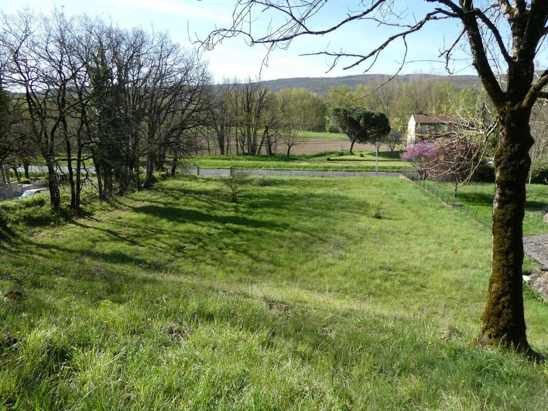 Terrain à VAREN