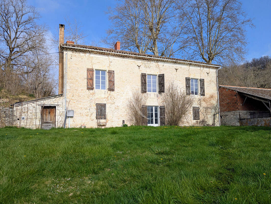 Maison à MONTCUQ