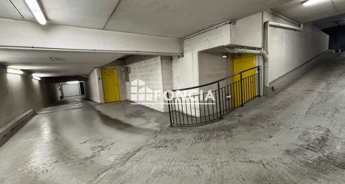 Parking à PARIS-19E