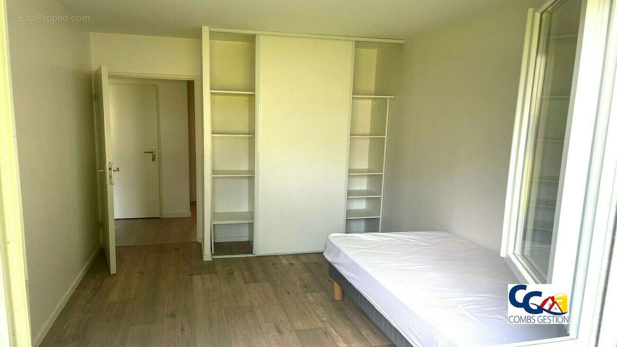 Appartement à COMBS-LA-VILLE