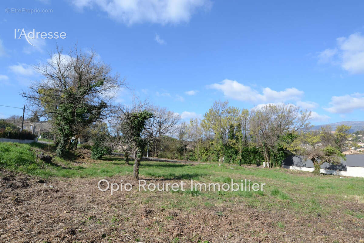 Terrain à LE ROURET