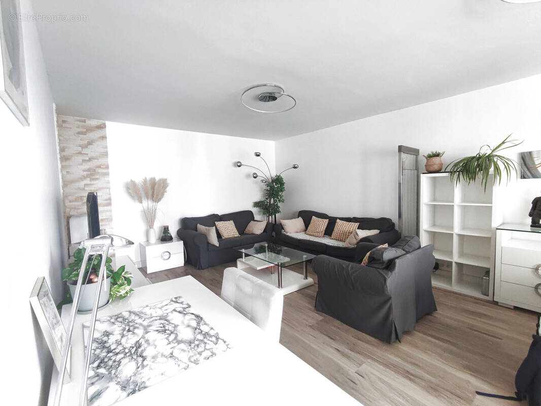 Appartement à COURBEVOIE