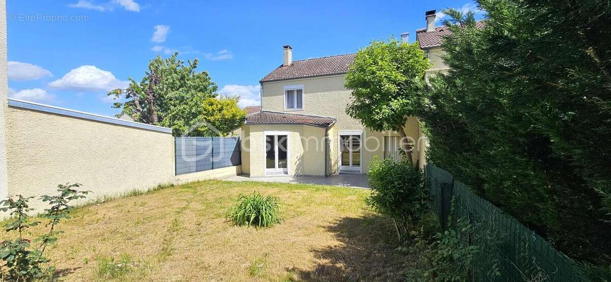 Maison à MOISSY-CRAMAYEL