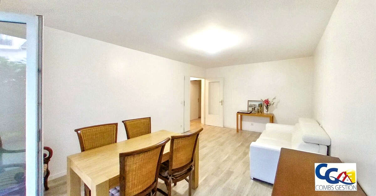 Appartement à COMBS-LA-VILLE