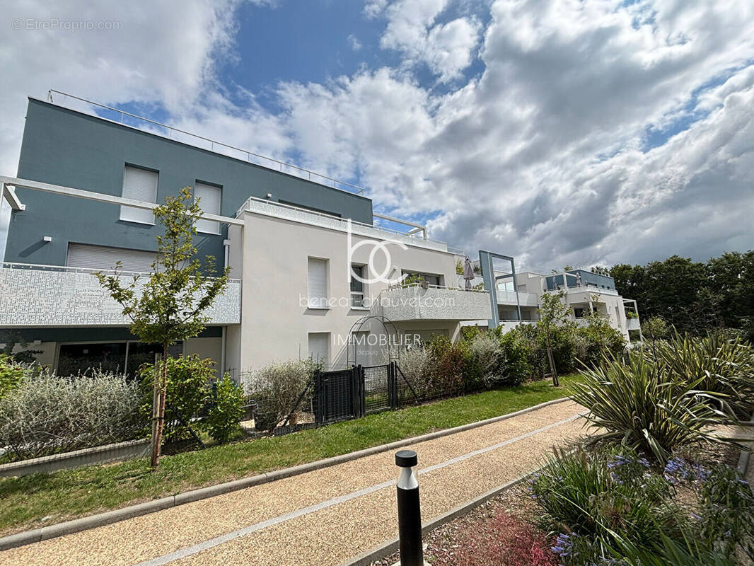 Appartement à SENE