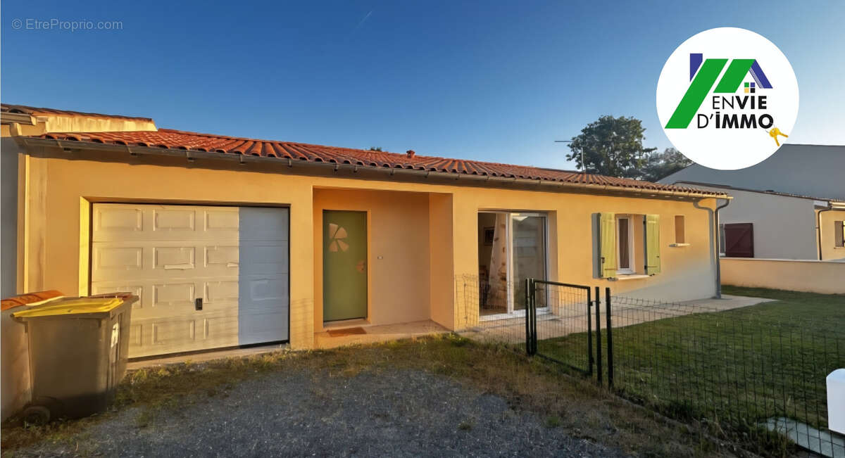 Maison à COULON