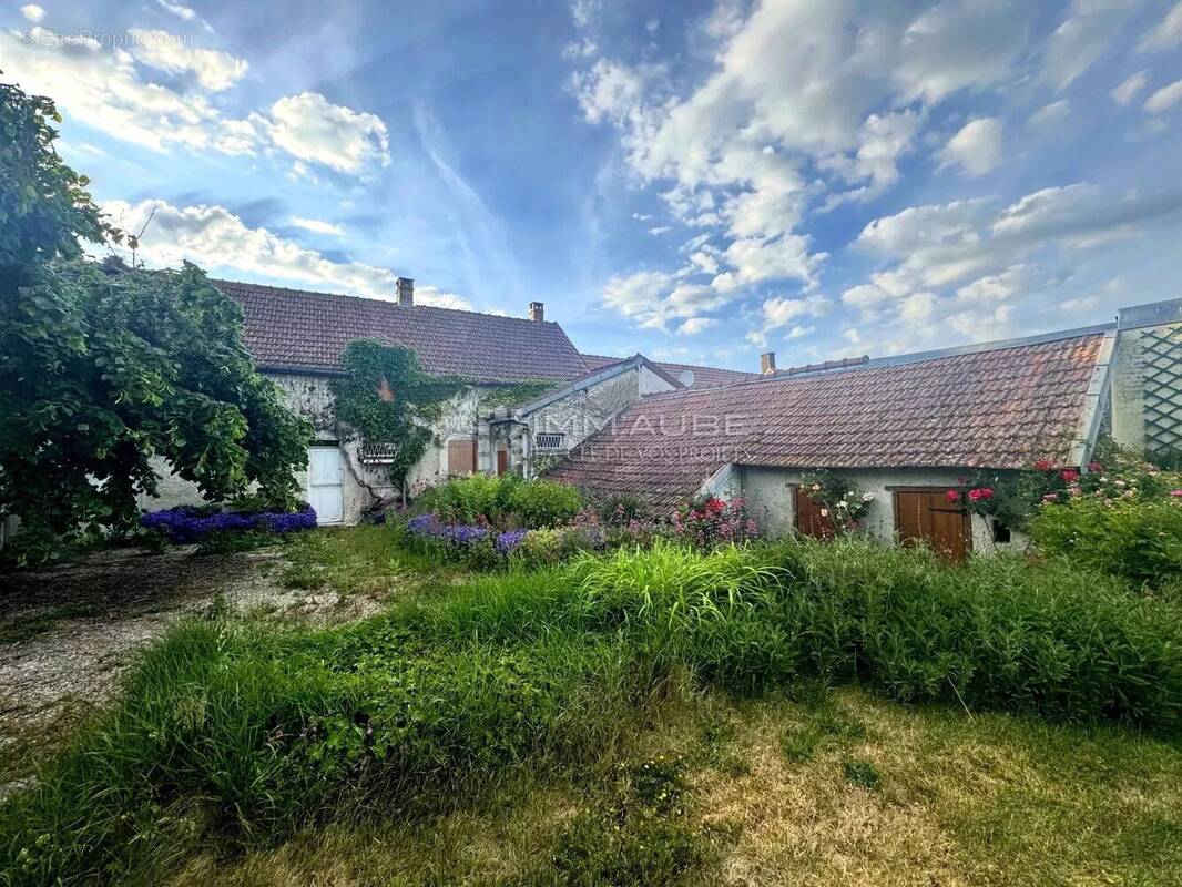 Maison à MARIGNY-LE-CHATEL