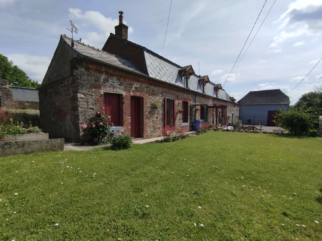 Maison à MONDREPUIS