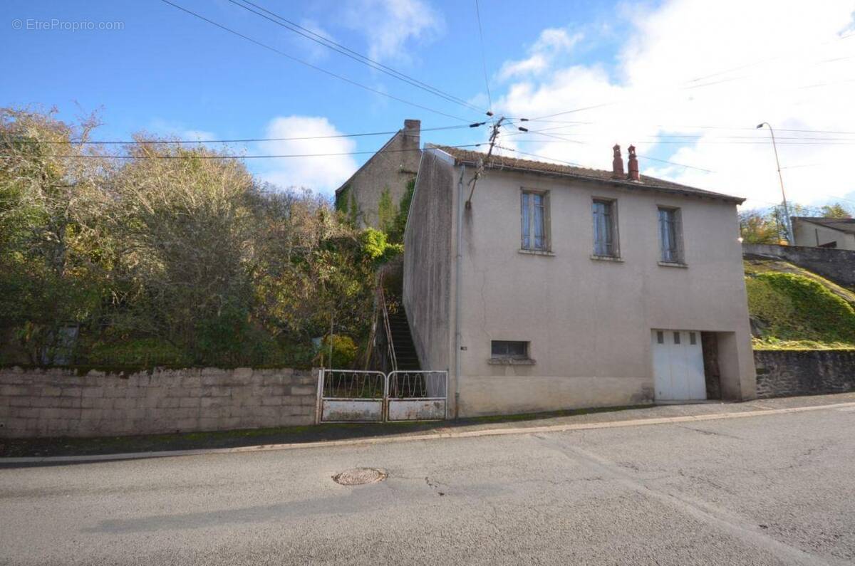 Maison à BOUSSAC