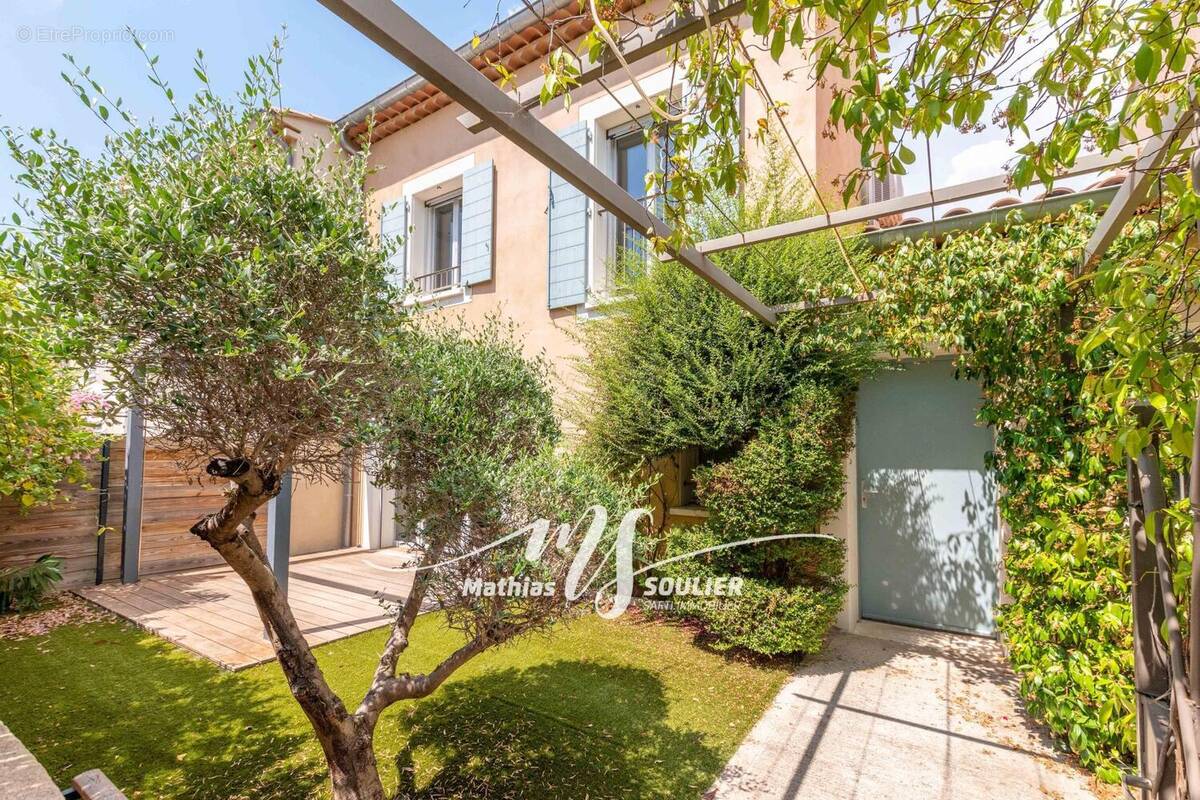 Photo 1 - Maison à LA TOUR-D&#039;AIGUES