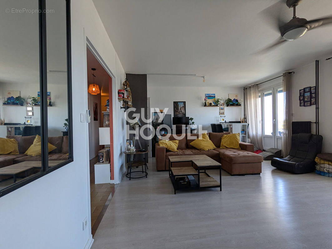 Appartement à DECINES-CHARPIEU
