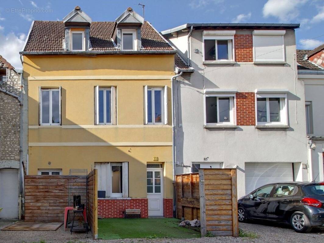 Maison à SAINT-ETIENNE-DU-ROUVRAY